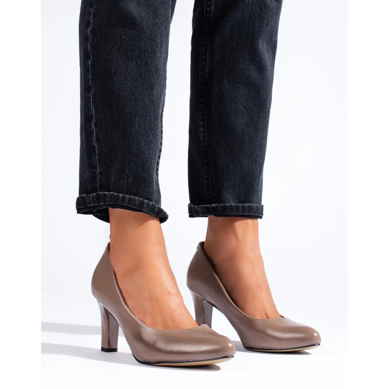 Klasické tmavě béžové lodičky na podpatku značky Shelovet béžový 2 Klasické tmavě béžové lodičky na podpatku značky Shelovet béžový 2