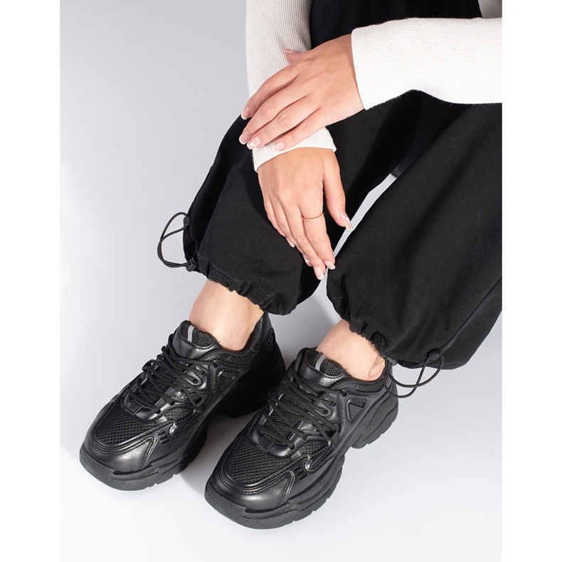 Černé tenisky se silnou podrážkou černý 2