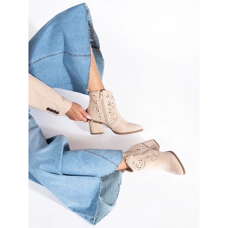 Seastar Dámské béžové prolamované kovbojské boty béžový 2