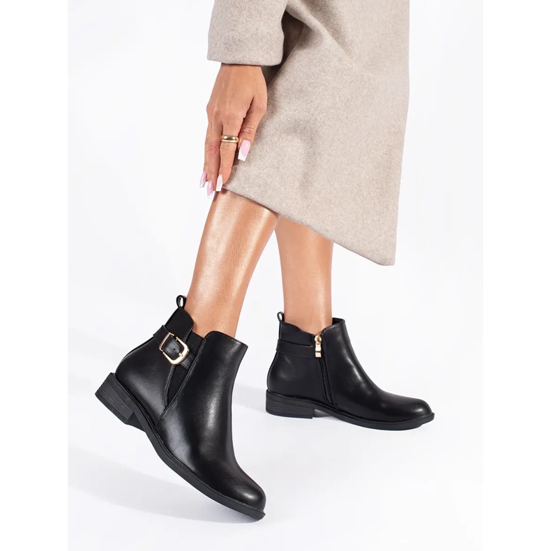 Černé dámské chelsea boty se zlatými prvky černá 1