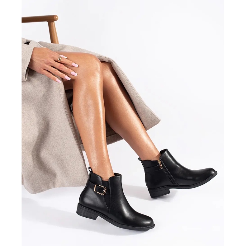 Černé dámské chelsea boty se zlatými prvky černý 2