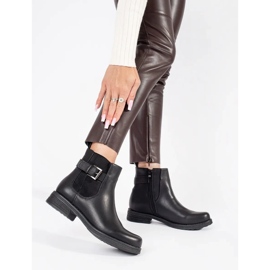 Černé dámské kotníkové boty s přezkou na nízkém podpatku černá 1