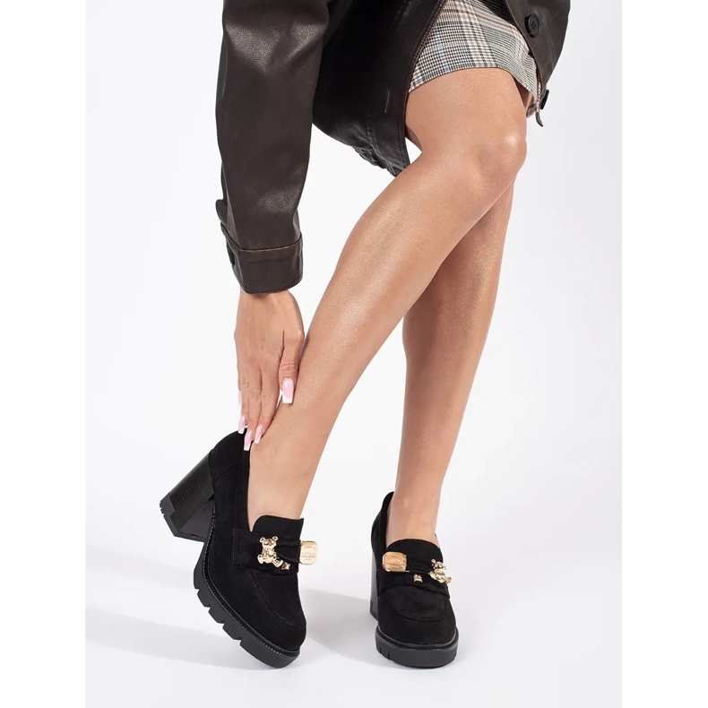 Černé dámské semišové boty na vysokém podpatku s kovovým zdobením černá 1