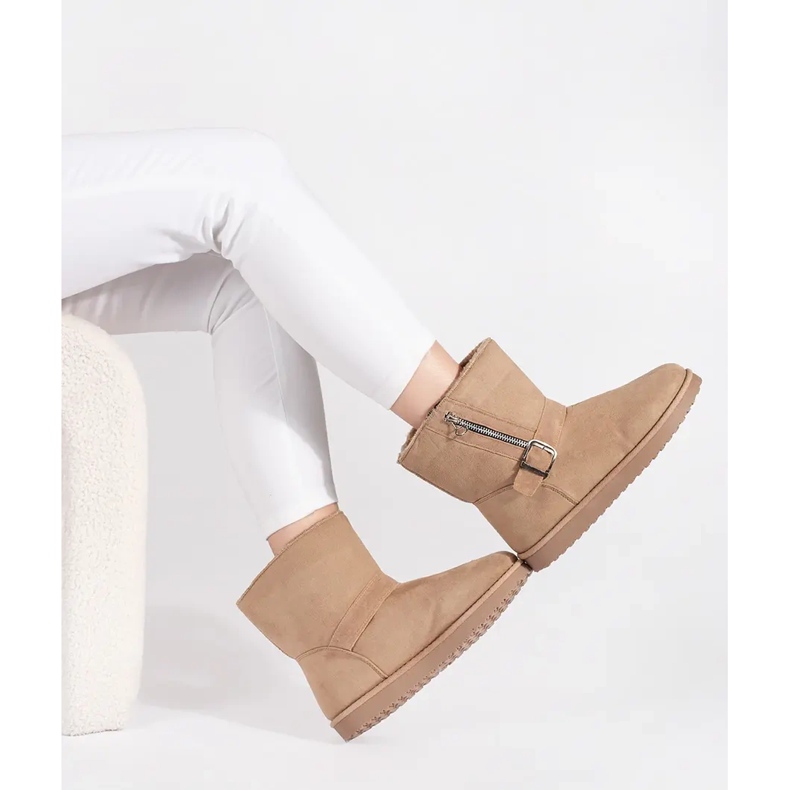 Světle béžové dámské sněhule s ozdobnou přezkou a zipem béžový 2