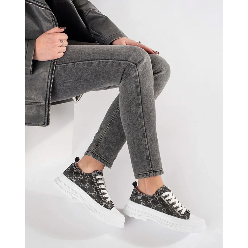 Černé tenisky na platformě s dekoracemi černá 2