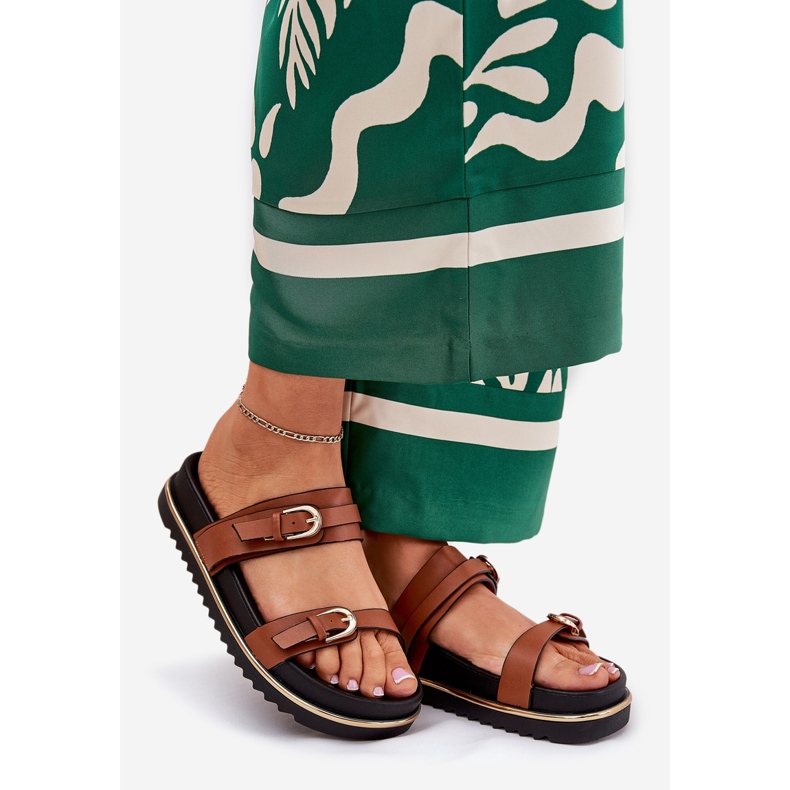 Hladké dámské žabky na plošině s pruhy a svorky velblouda hnědý 1 Hladké dámské žabky na plošině s pruhy a svorky velblouda hnědý 1