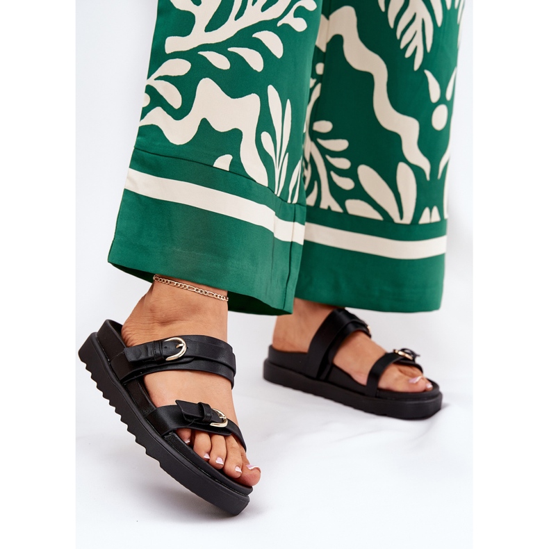 Dámské žabky na plošině se zlatými svorkami černé černá 2 Dámské žabky na plošině se zlatými svorkami černé černá 2