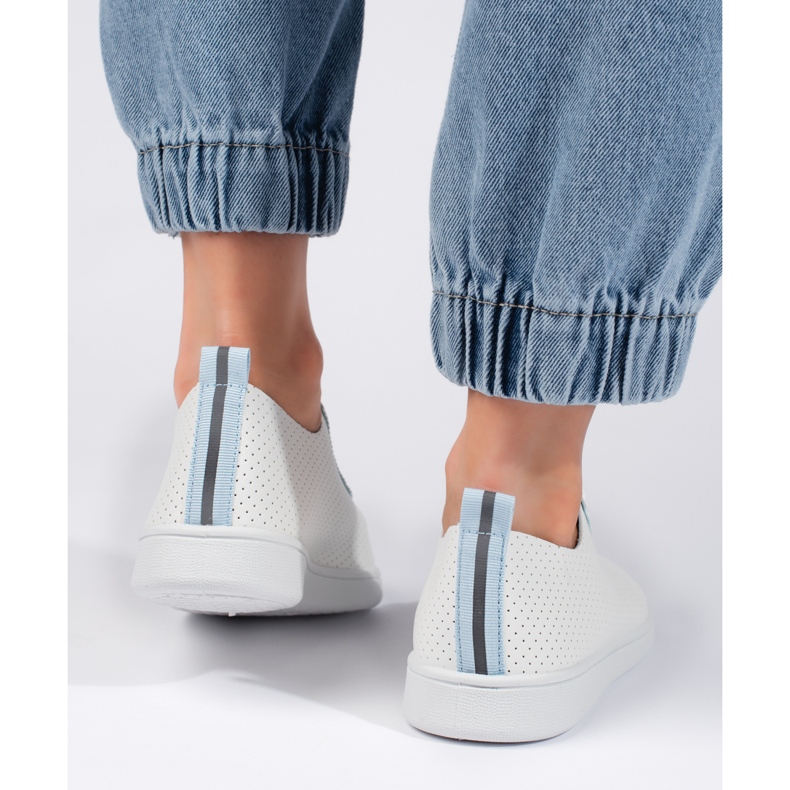 Dámské prolamované bílé tenisky bílý 2
