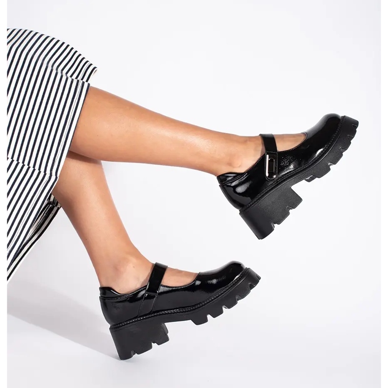 Černé lakované dámské boty na platformě černá 1