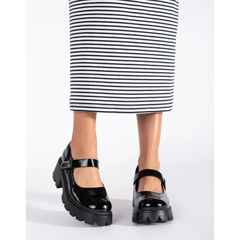 Černé lakované dámské boty na platformě černá 2