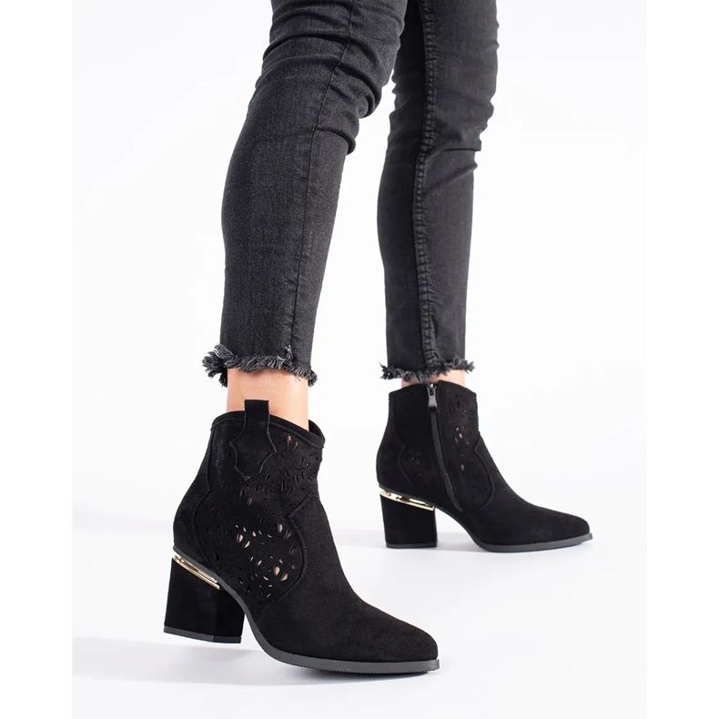 Dámské černé prolamované kovbojské boty černý 1