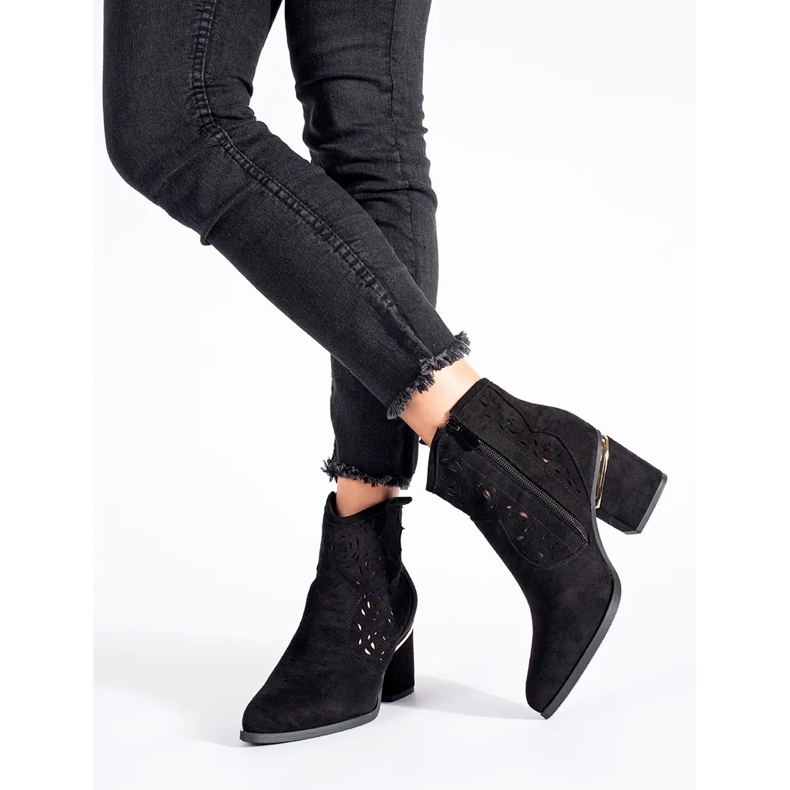 Dámské černé prolamované kovbojské boty černý 2