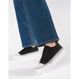 Černé dámské tenisky se silnou podrážkou černá 1