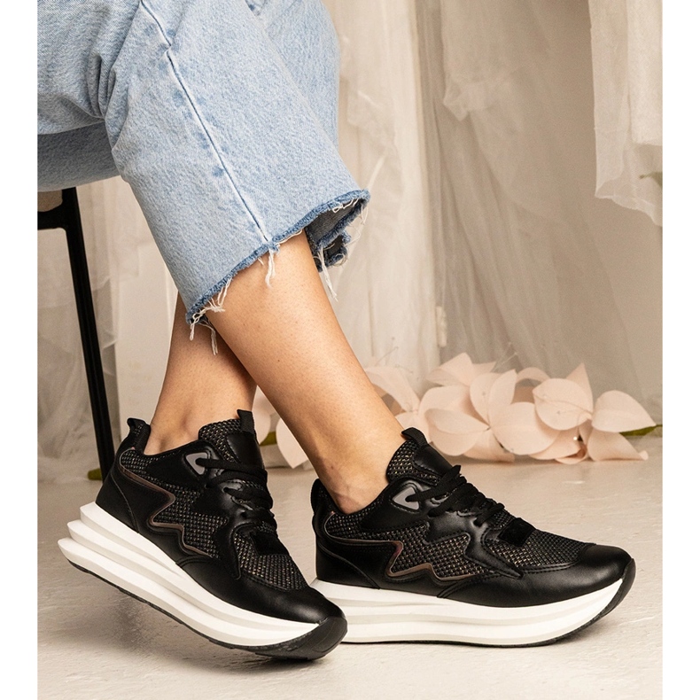 Černé tenisky s holografickým prvkem černá 1