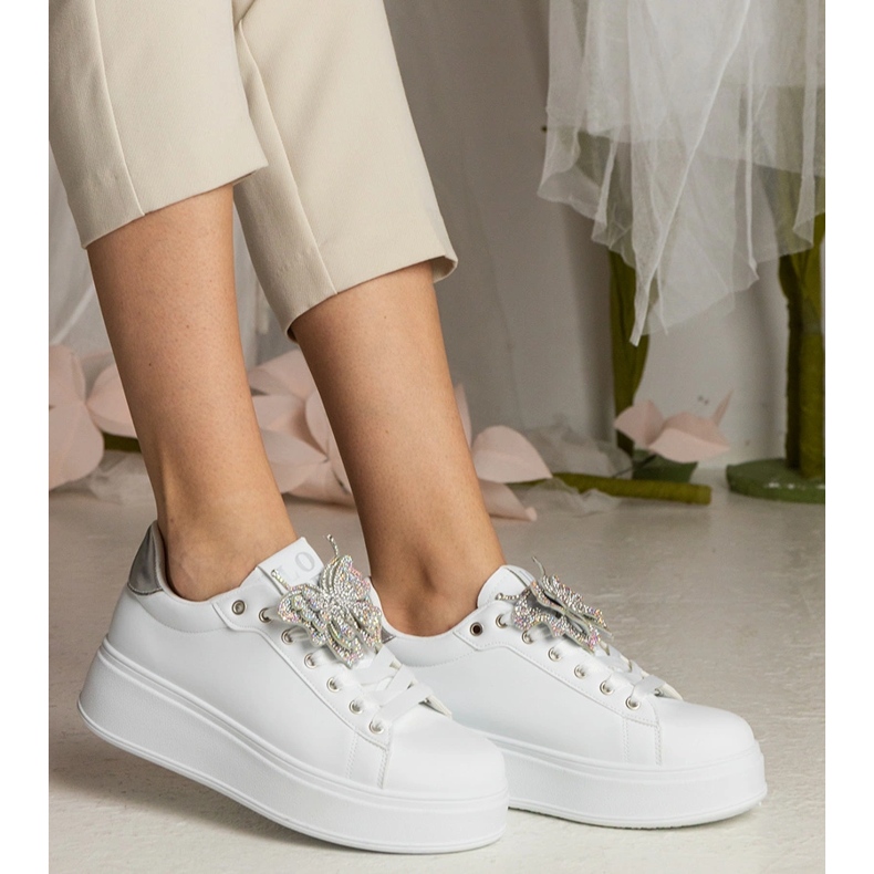 Bílé a stříbrné tenisky zdobené motýlem se zirkony bílý 2