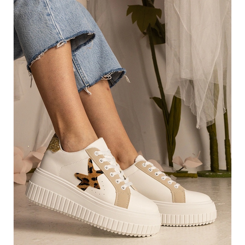 Bílé a béžové tenisky zdobené třpytky a hvězdou béžový 1