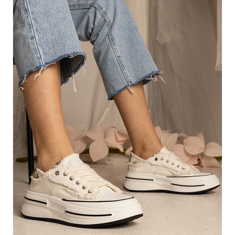 Tenisky bílých žen na vysoké podrážce 1