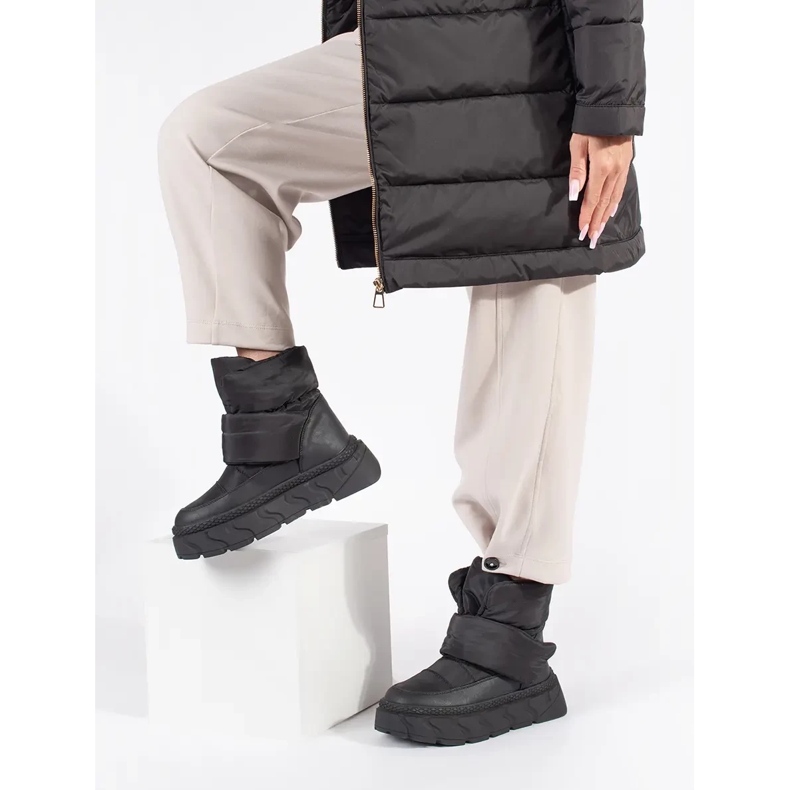 Seastar Černé zateplené dámské sněhule se silnou podrážkou černá 2