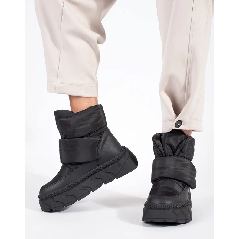 Seastar Černé zateplené dámské sněhule se silnou podrážkou černá 1