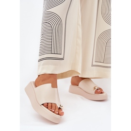 Dámské žabky na plošině a nízké klíny s dekorativními detaily béžové béžový 2