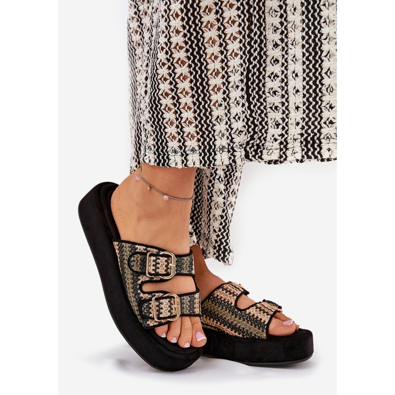 Dámské žabky na plošině s přezky a černým copem černá 1