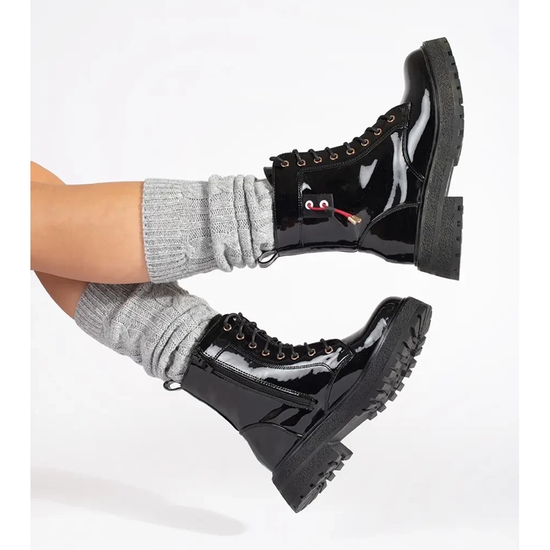 Lakované šněrovací botičky černý 2