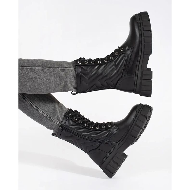 Trappery S Prošívaným Vzorem černý 2