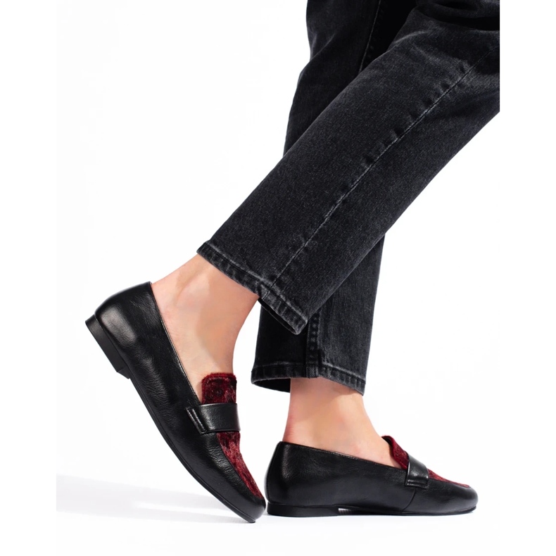 Černé a vínové nízké kozačky s kožíškem černá 2