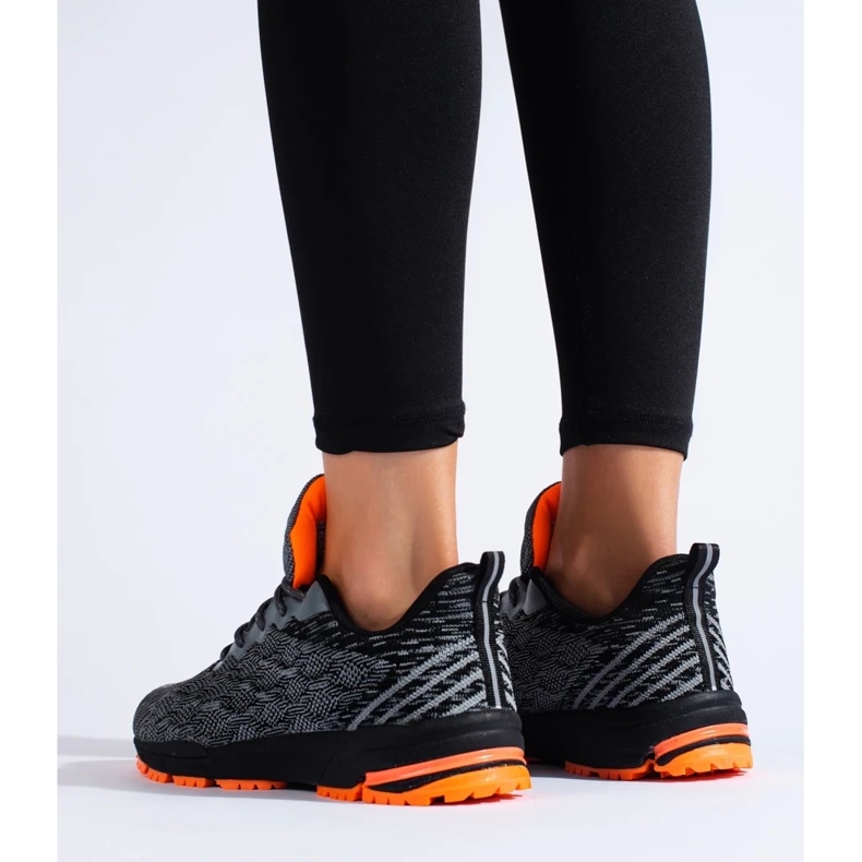 DK Pohodlné sportovní tenisky černá 1