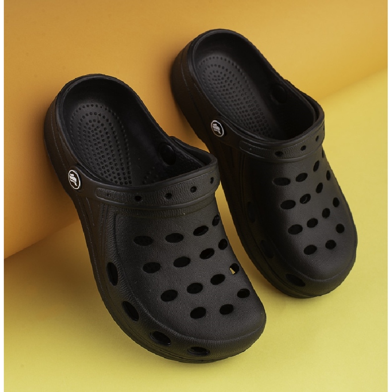 Chlapecké černé lehké žabky černá 1