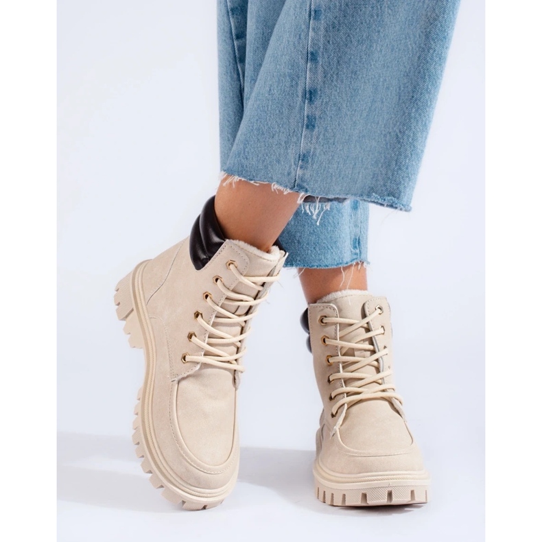 Béžové dámské kozačky béžový 1