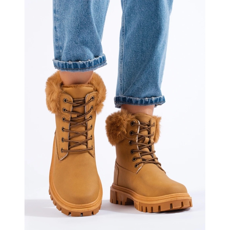 Hnědé dámské kozačky s kožíškem hnědý 1