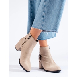 T.Sokolski Semišové kotníkové boty na sloupku Sokolski béžový 2