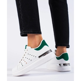 Bílé tenisky Shelovet se silnou podrážkou bílý 2