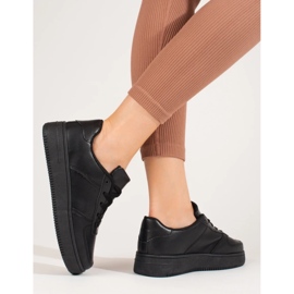 Černé sportovní boty Shelovet se silnou podrážkou černá 2