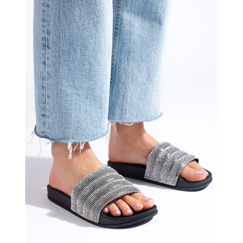 Černé pantofle s kamínky Shelovet černá 2