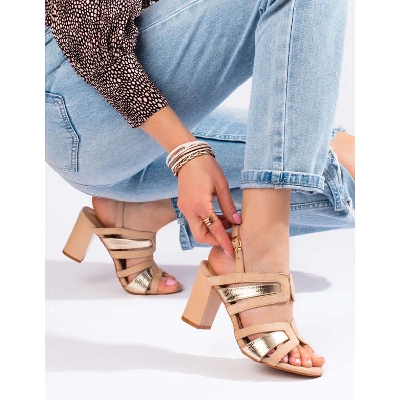 Vinceza Dámské béžové a zlaté sandály na podpatku značky Vineza béžový 1