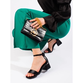 Černé klasické sandály na nízkém podpatku značky Vinceza černá 1