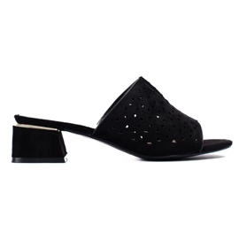 Černé dámské prolamované pantofle na nízkém podpatku černá 2