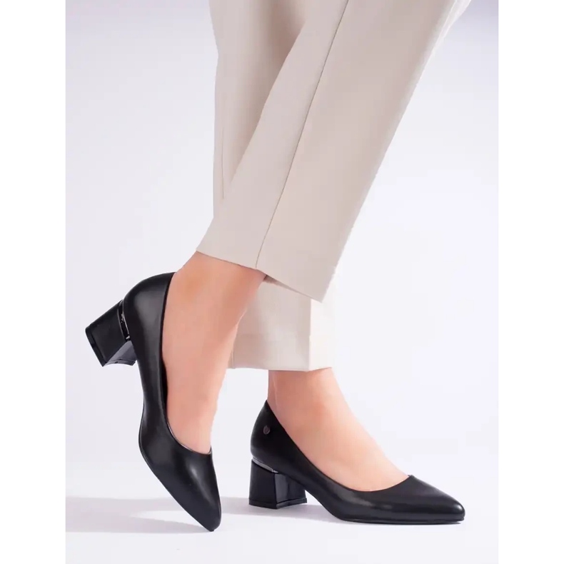 Dámské lodičky na nízkém podpatku černé Vinceza černá 1