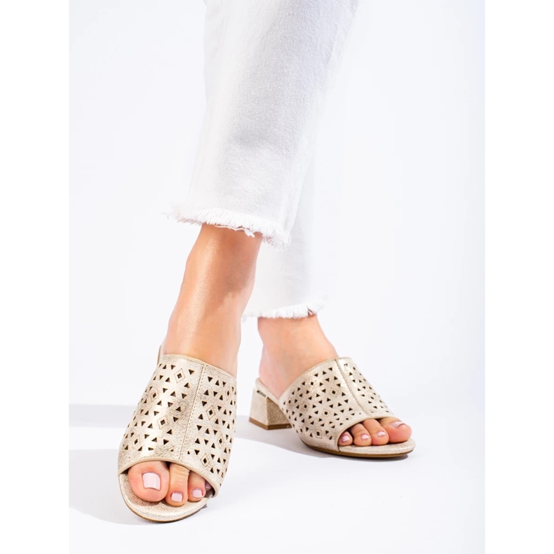 Openwork Golden Blip Flops na nízkém kovovém sloupku zlatý 1 Openwork Golden Blip Flops na nízkém kovovém sloupku zlatý 1