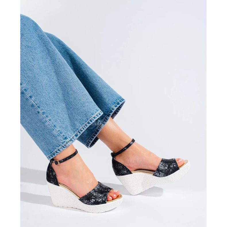 Černobílé dámské sandály na klínku značky Shelovet černá 2