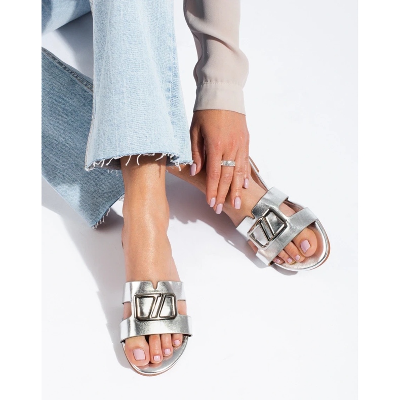 Stříbrné ploché sandály s ozdobou Shelovet stříbrný 1