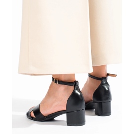 Černé sandály na nízkém podpatku značky Shelovet černá 2