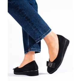 Černé semišové lodičky na nízkém klínku Shelovet černá 1