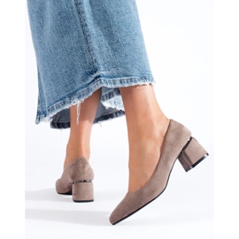 Béžové semišové lodičky na nízkém podpatku Shelovet béžový 1