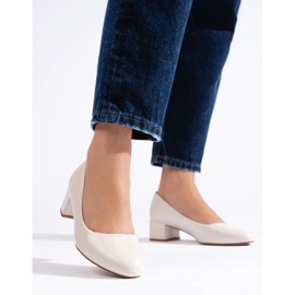 Dámské lodičky na nízkém podpatku světle béžové barvy béžový 2