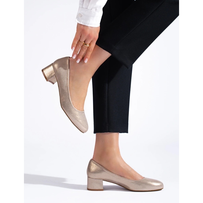 Dámské zlaté lodičky na nízkém podpatku zlatý 2