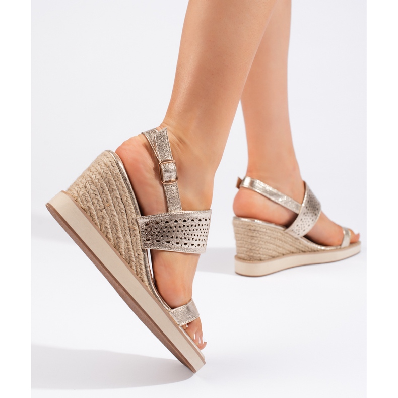 Zlaté dámské sandály na klínku zlatý 2 Zlaté dámské sandály na klínku zlatý 2