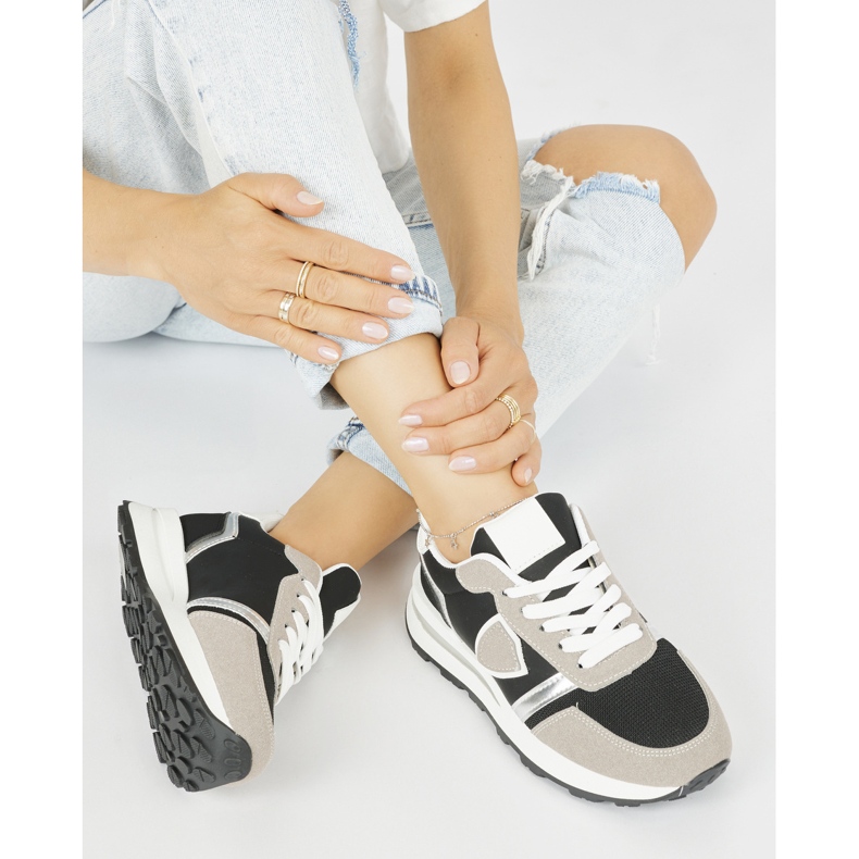 Dámské sportovní boty černé a béžové barvy černá 2